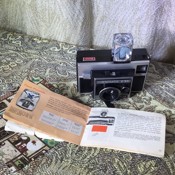 Vintage camera Kodak instamatic x-35 with book w (used) flash bulb for Display - Picture 6 of 6